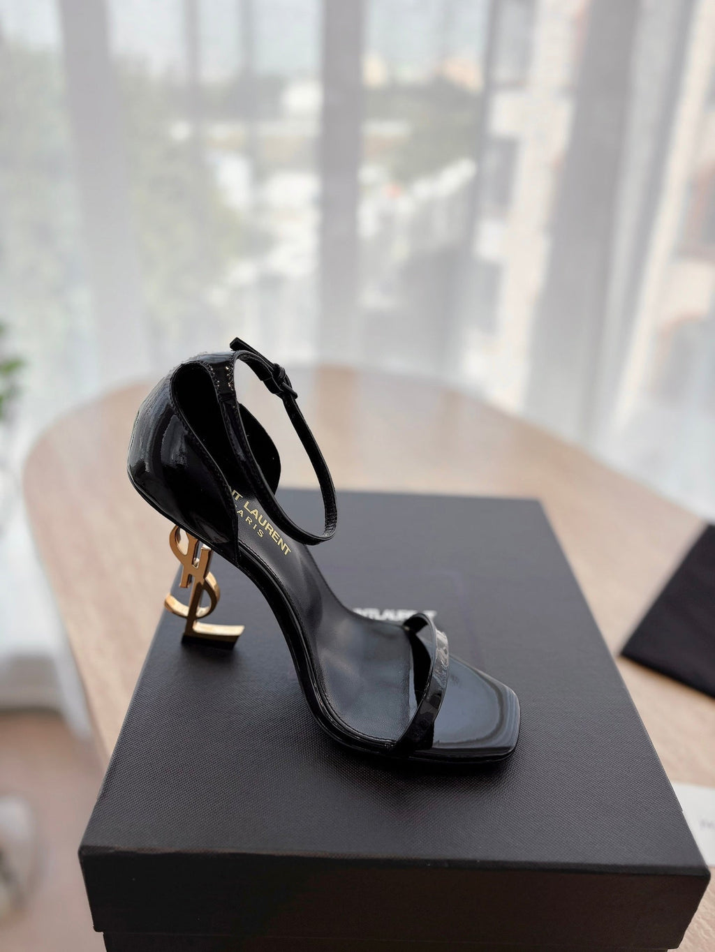 LOUIS VUITTON CLASSIC HIGH HEELS 10 CM IN BLACK PATENT CALFSKIN