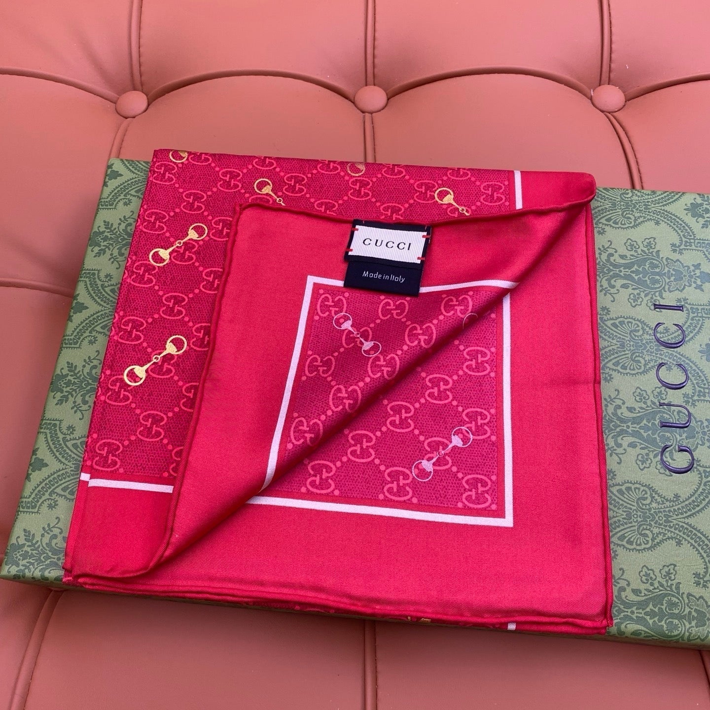 GUCCI 25S SCARF 90 IN SILK 718512