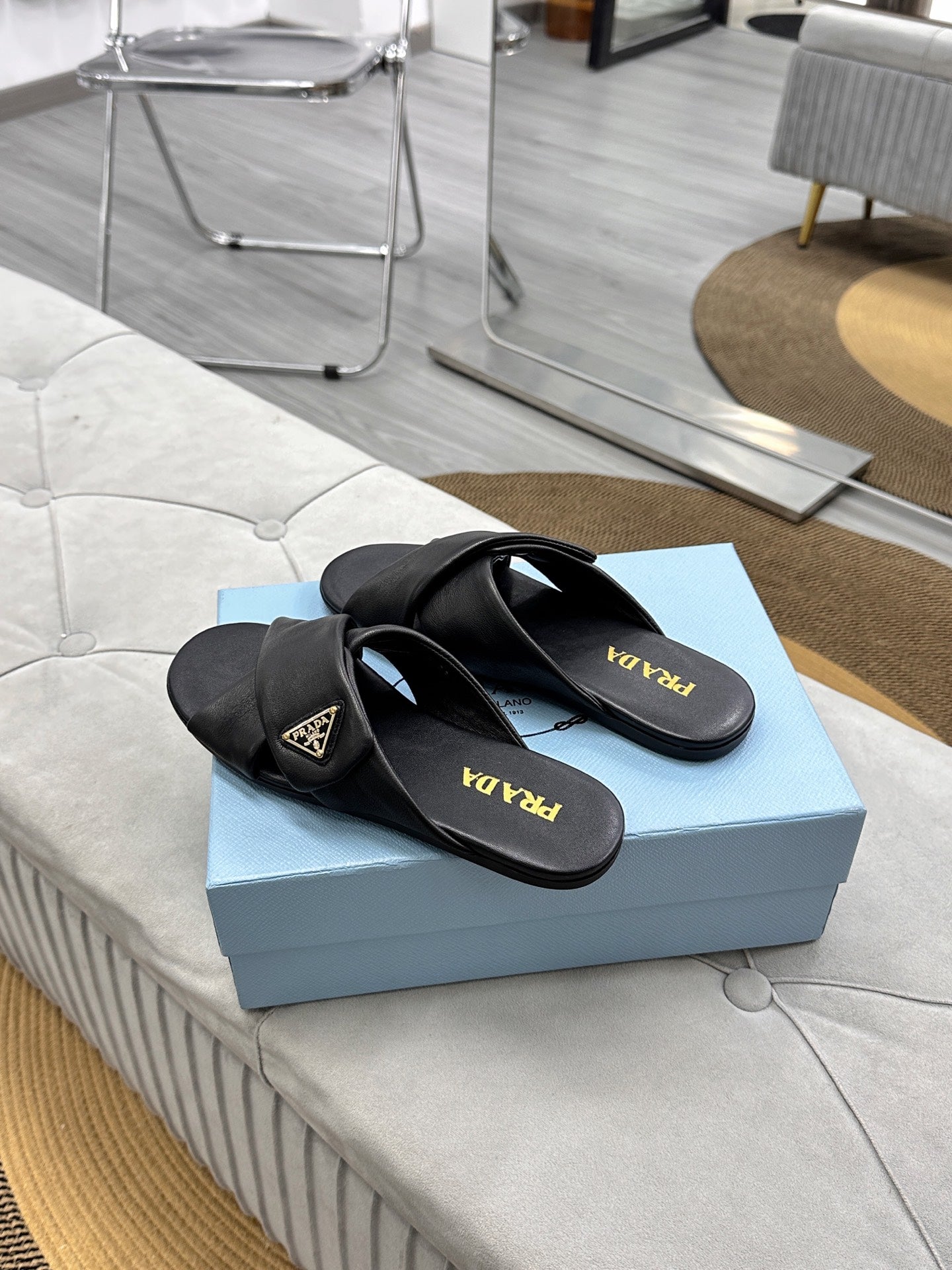 PRADA 25S SLIDE SANLS IN BLACK CALFSKIN LOGO