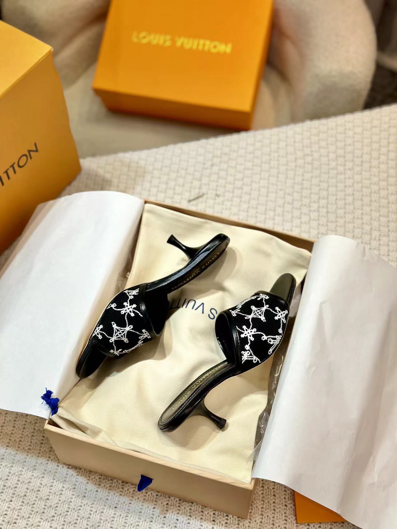 LOUIS VUITTON NEO REVIVAL HIGH MULE 55 MM IN BLACK EMBROIDERED FABRIC