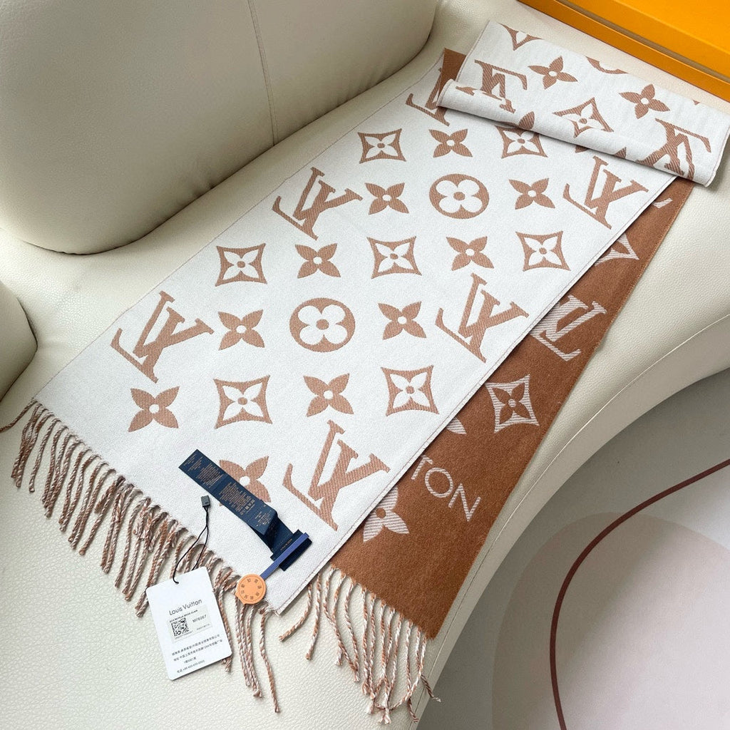 LOUIS VUITTON ESSENTIAL SCARF 186 CM IN COPPER BROWN WOOL 399777