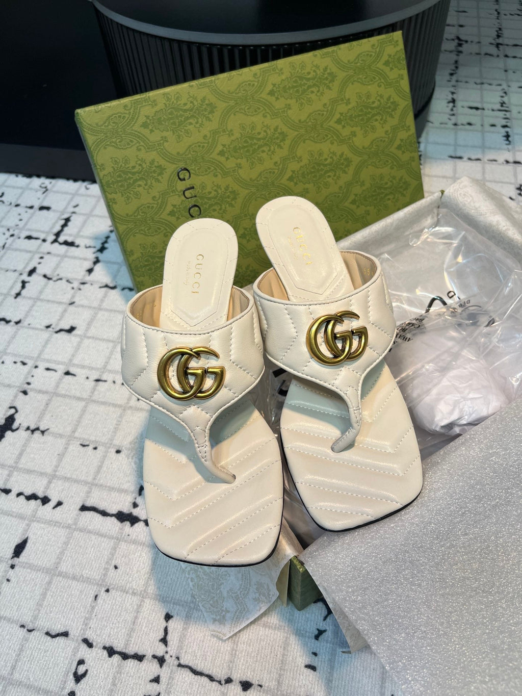 GUCCI THONG SANDALS 55 WHITE CALKSKIN