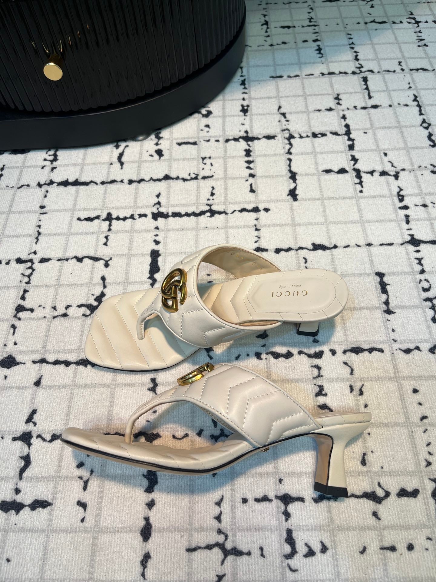GUCCI THONG SANDALS 55 WHITE CALKSKIN