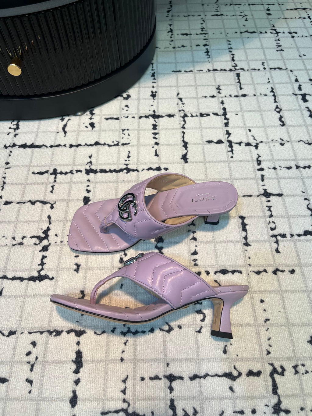 GUCCI THONG SANDALS 55 LAVENDER CALKSKIN