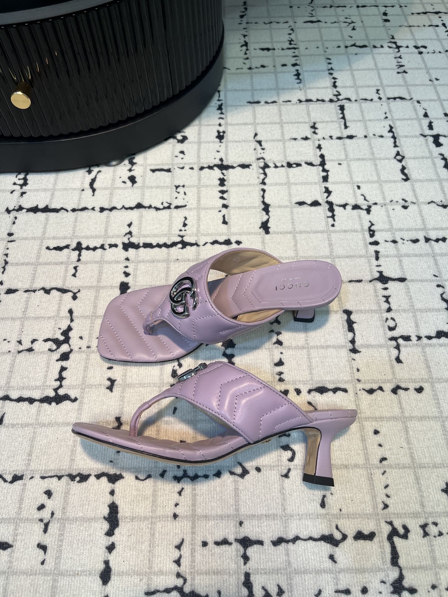 GUCCI THONG SANDALS 55 LAVENDER CALKSKIN