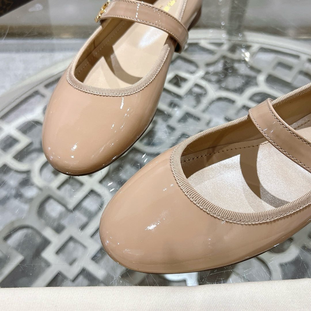 LOUIS VUITTON MARY JANE SHOES IN LINEN TAN PATENT CALFSKIN