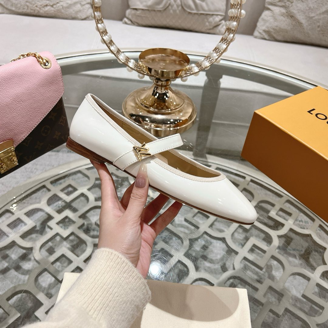 LOUIS VUITTON MARY JANE SHOES IN WHITE PATENT CALFSKIN
