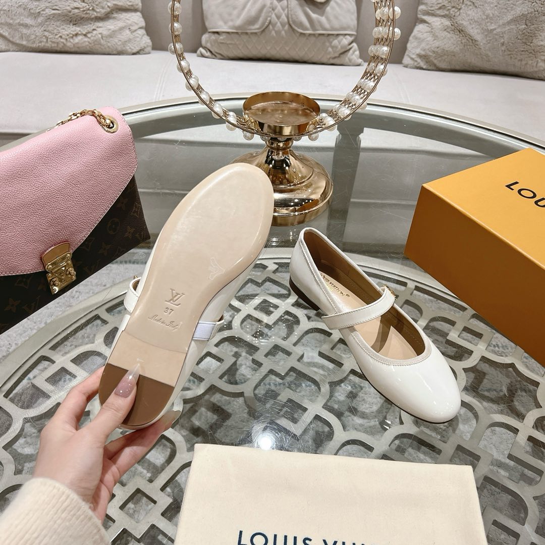LOUIS VUITTON MARY JANE SHOES IN WHITE PATENT CALFSKIN
