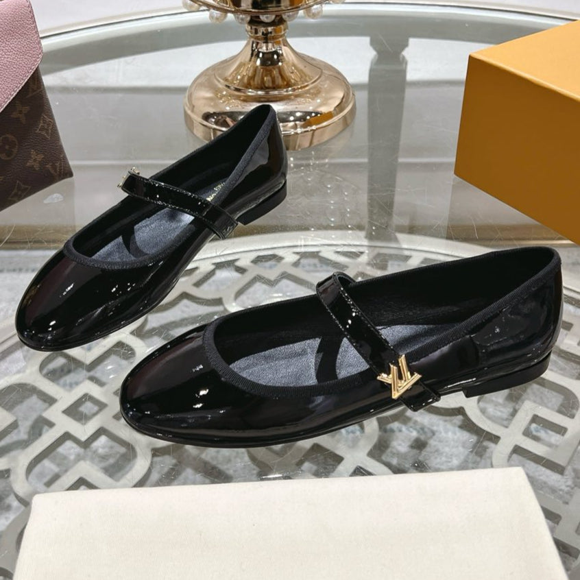 LOUIS VUITTON MARY JANE SHOES IN BLACK PATENT CALFSKIN