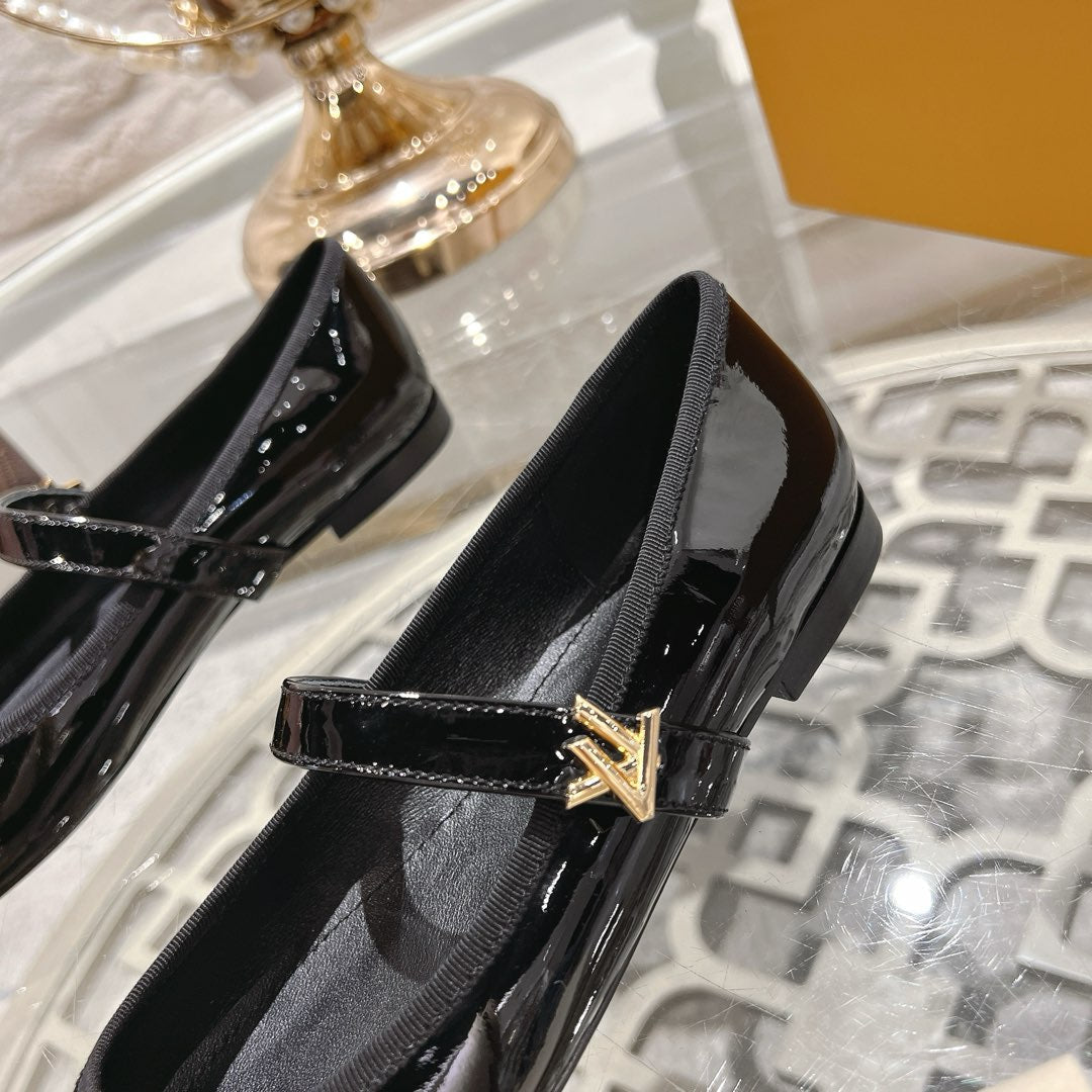 LOUIS VUITTON MARY JANE SHOES IN BLACK PATENT CALFSKIN
