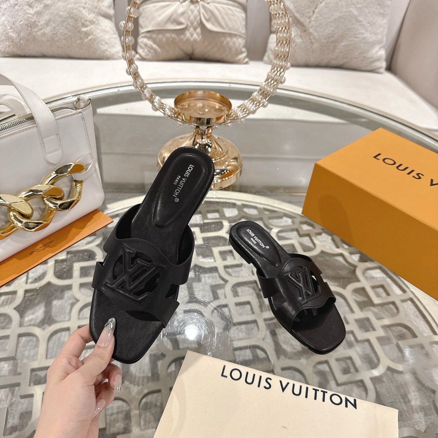 LOUIS VUITTON ISOLA FLAT SLIDE IN BLACK CALFSKIN