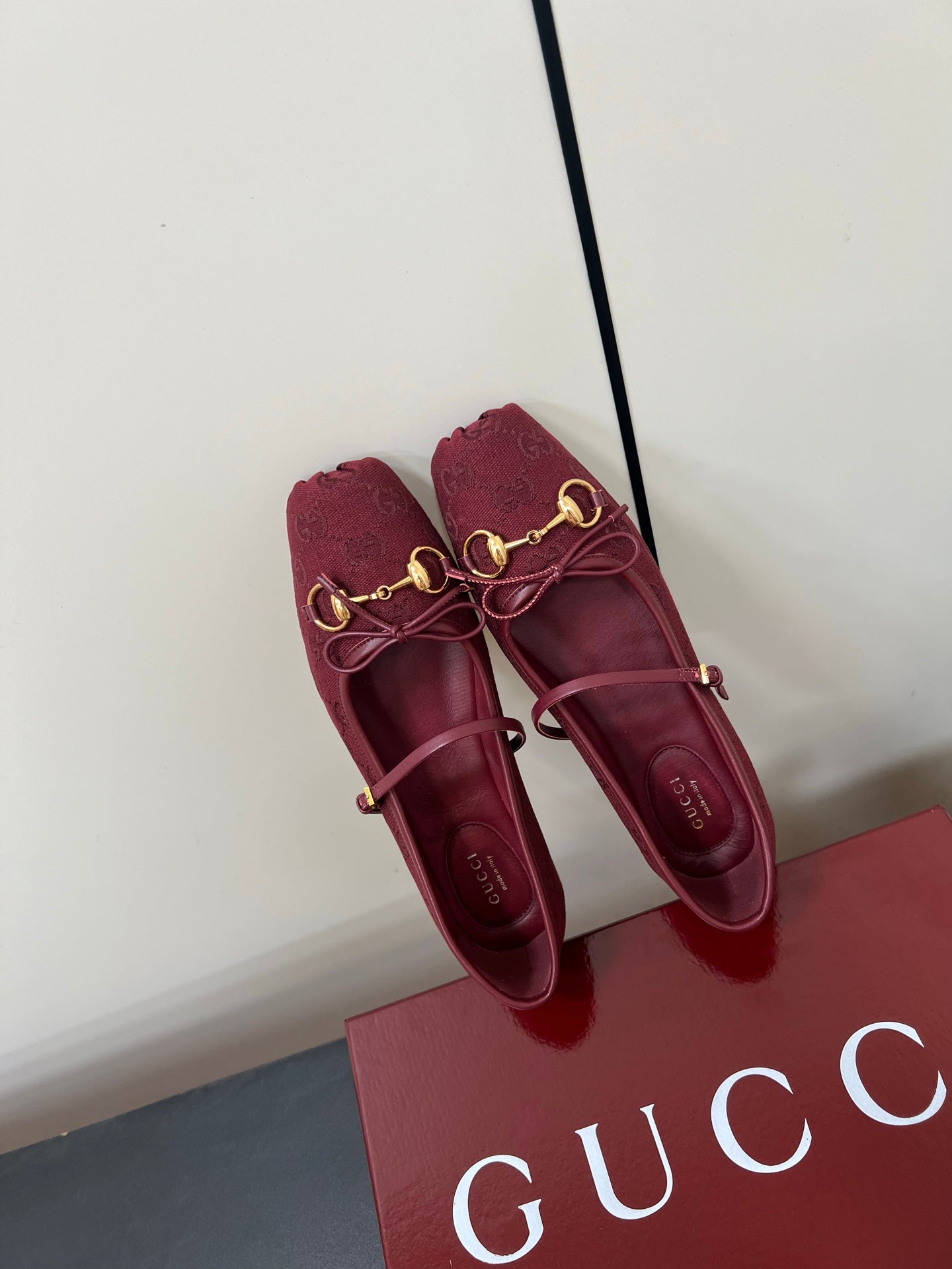 GUCCI MARY JANE 25S IN DARK RED CANVAS WITH GOLD HARDWARE