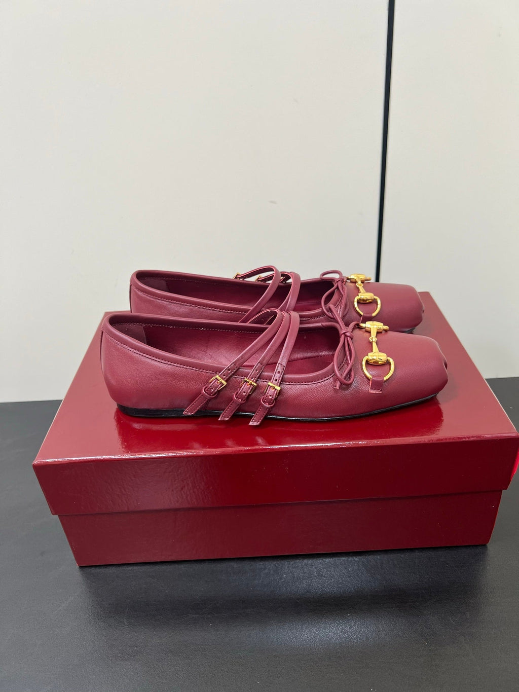 GUCCI MARY JANE 25S IN RED LAMBSKIN WITH GOLD HARDWARE