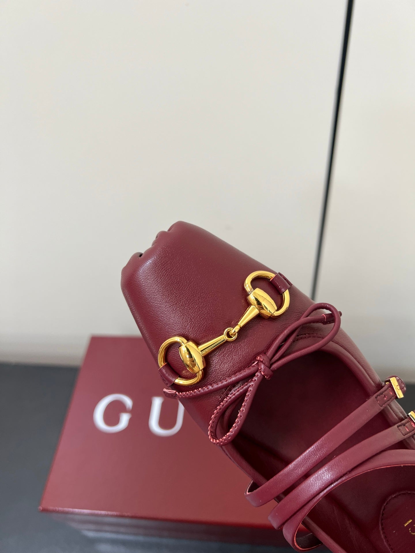 GUCCI MARY JANE 25S IN RED LAMBSKIN WITH GOLD HARDWARE