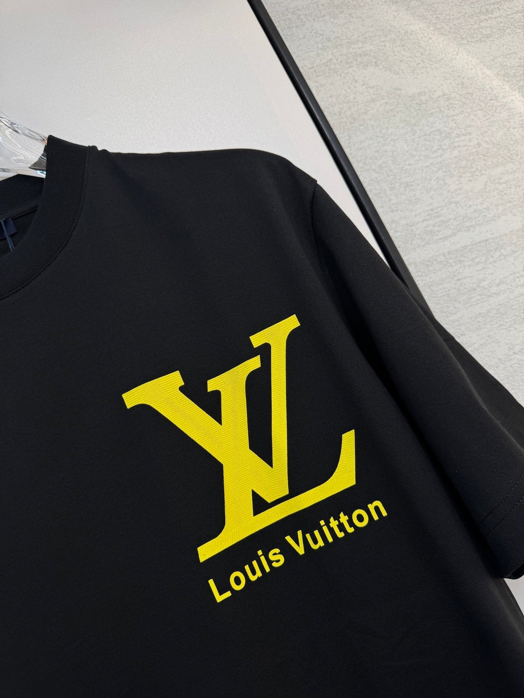 LOUIS VUITTON LV BLACK COTTON T-SHIRT YELLOW LOGO 238915