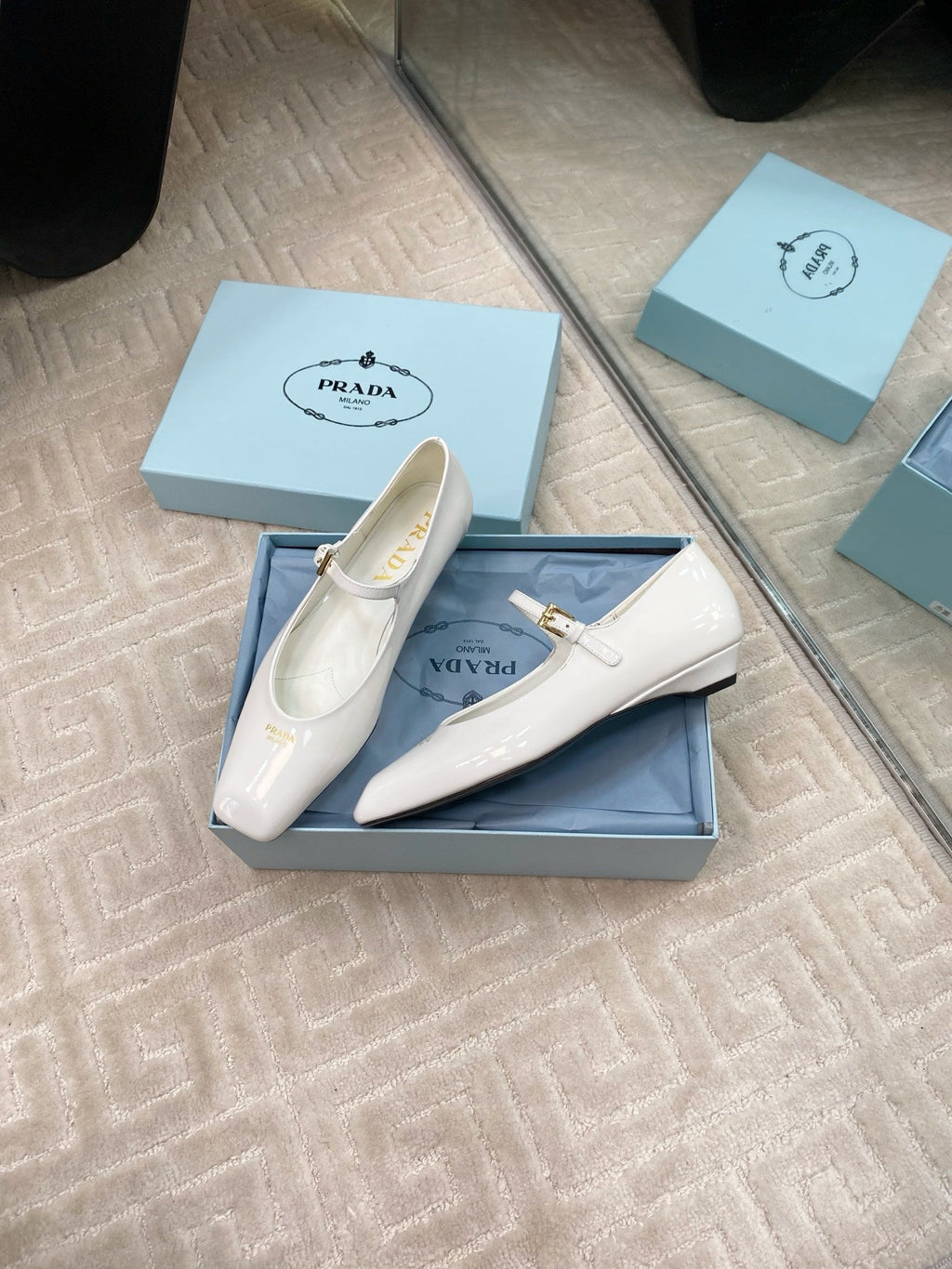 PRADA MARY JANE FLATS SQUARE TOE IN WHITE PATENT SHEEPSKIN
