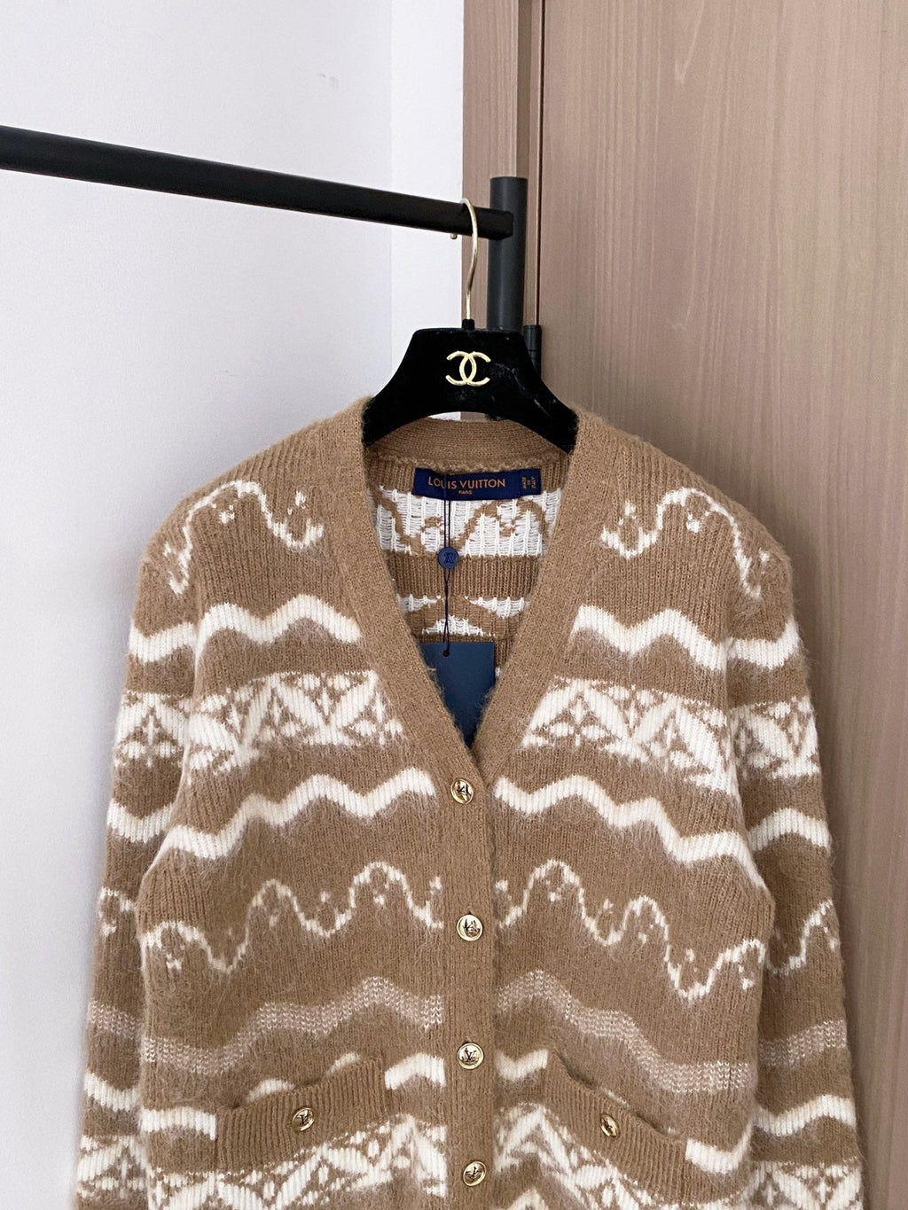 LOUIS VUITTON LV 25S V-NECK CARDIGAN 99270