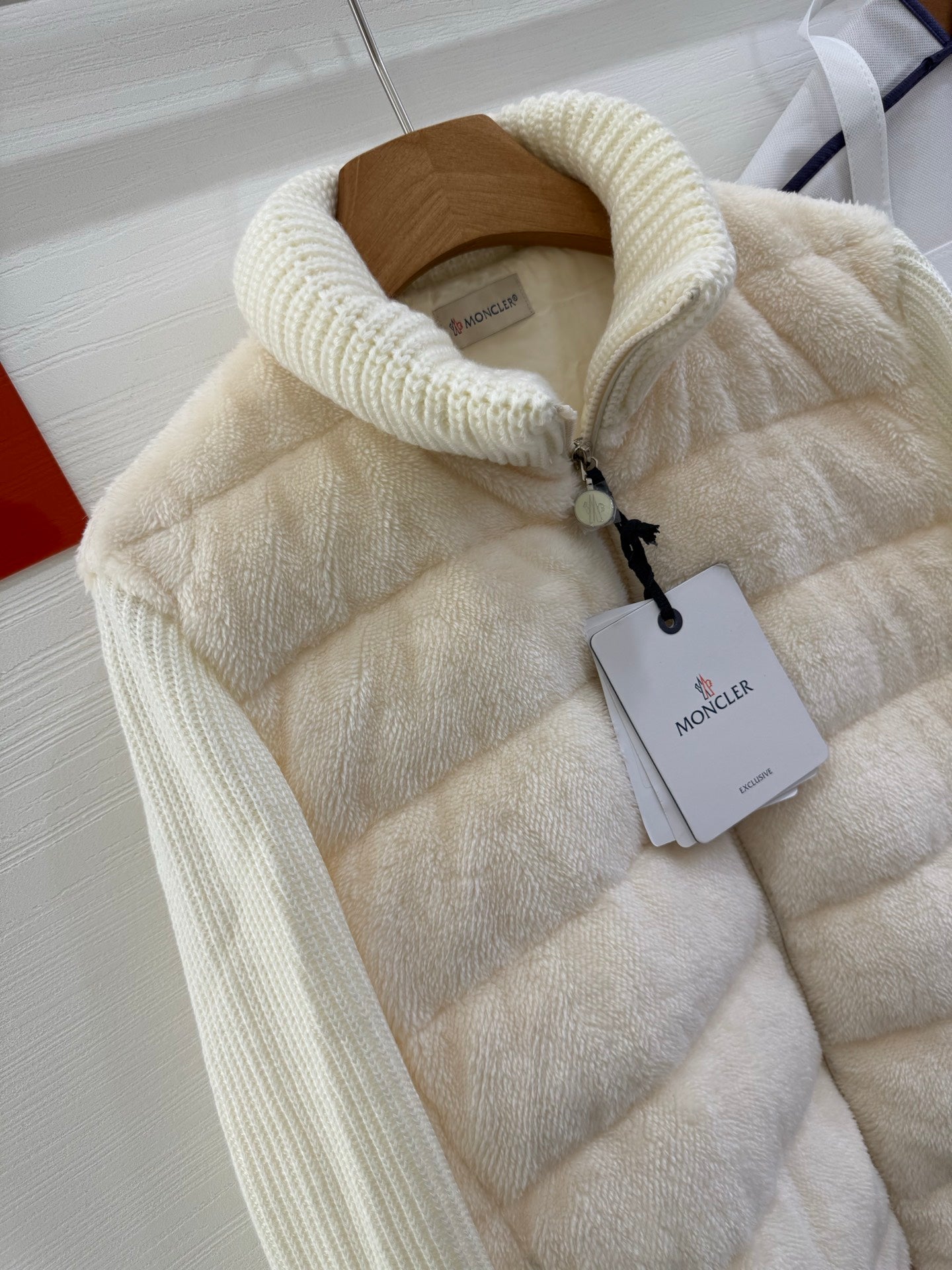 MONCLER 25S WOOL CARDIGAN IN WHITE 068