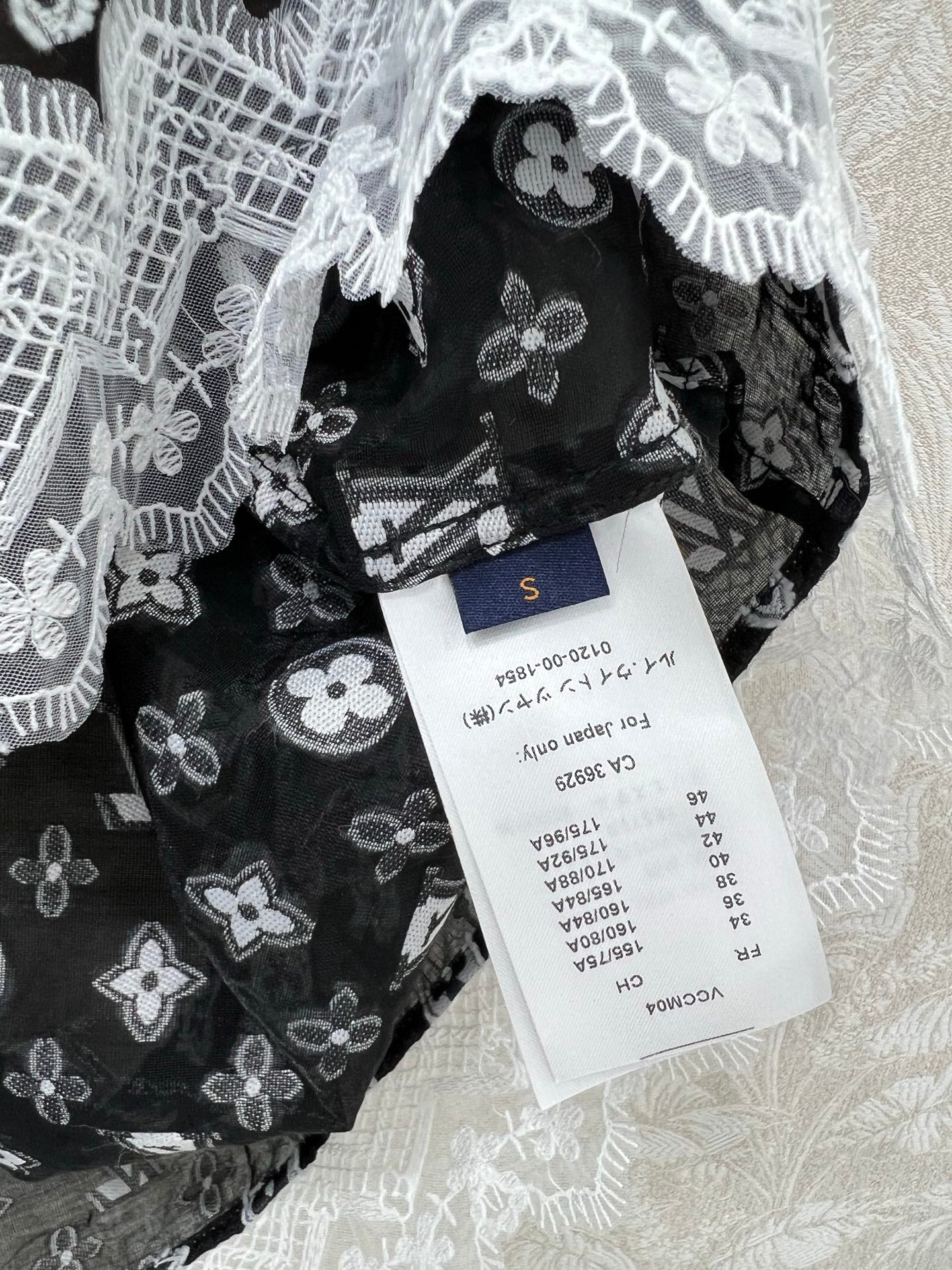 LOUIS VUITTON LV SLEEVELESS TOP WITH SCALLOPED LACE HEM 263195