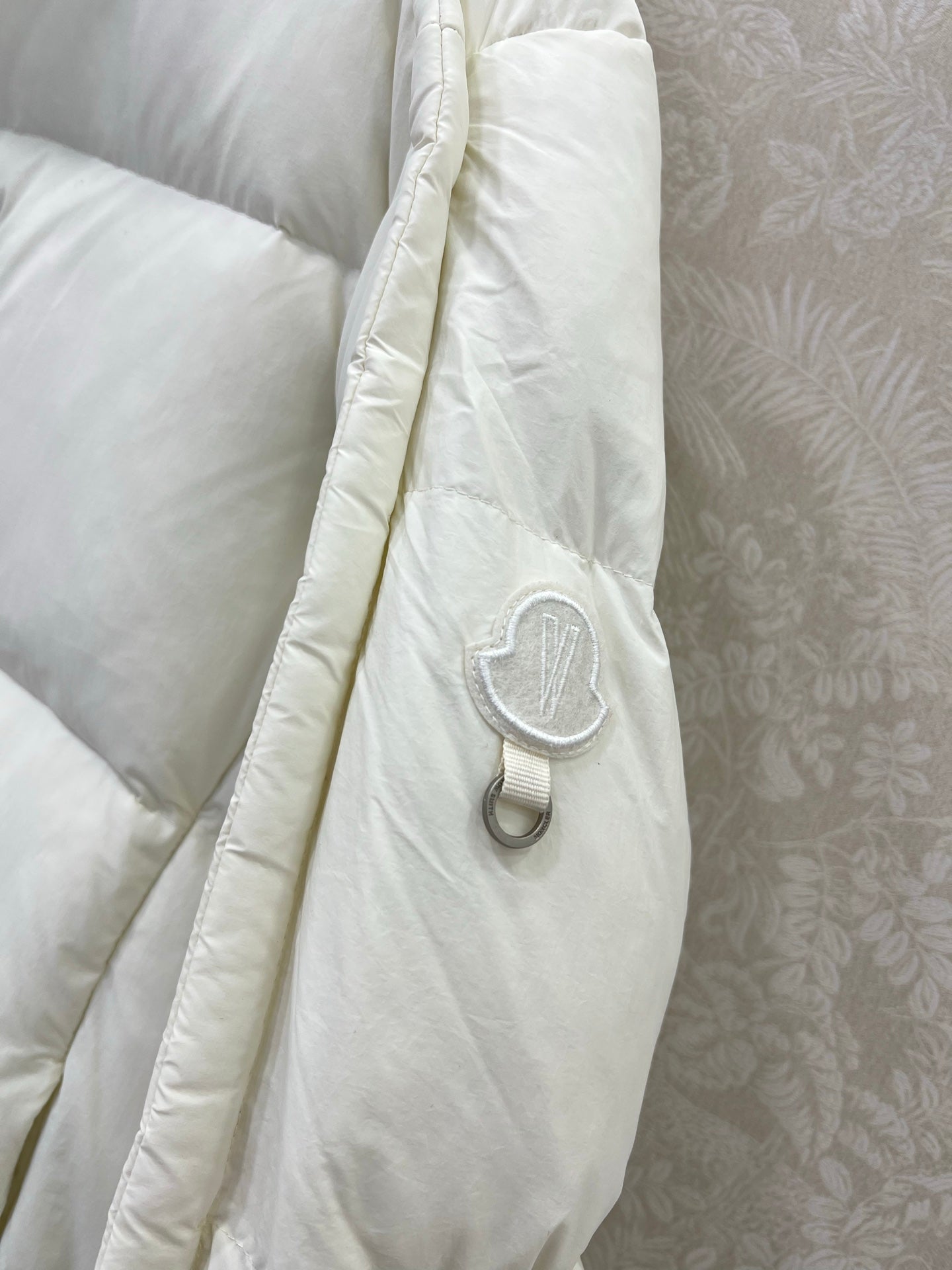MONCLER 25S JACKET IN WHITE 075