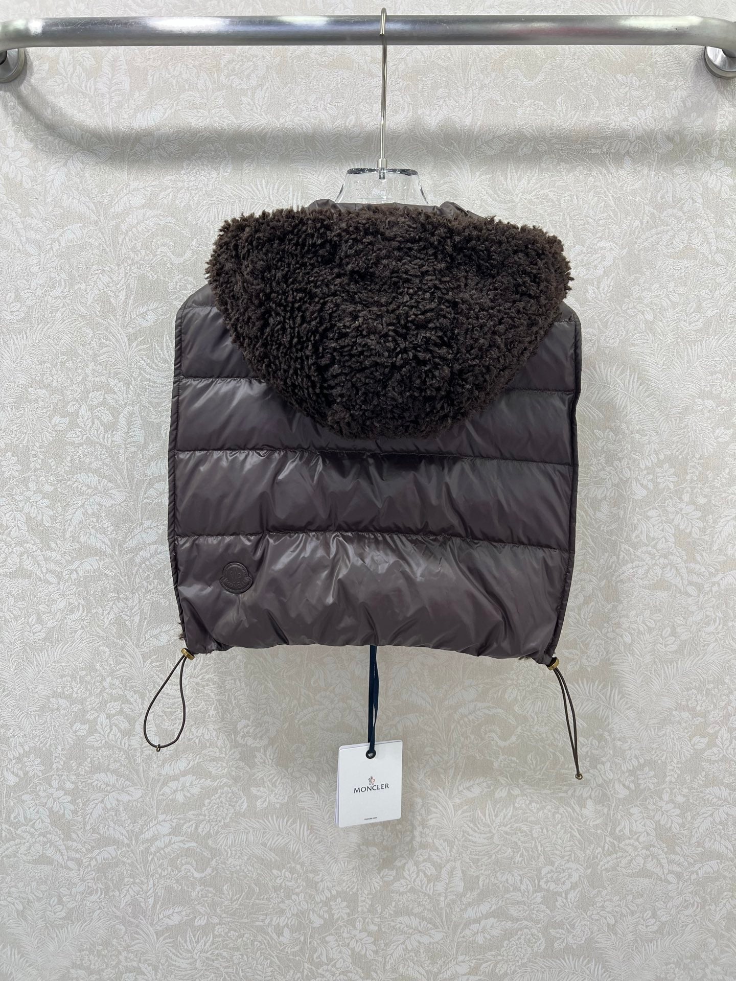 MONCLER 25S SHAGGY VEST IN BROWN 103