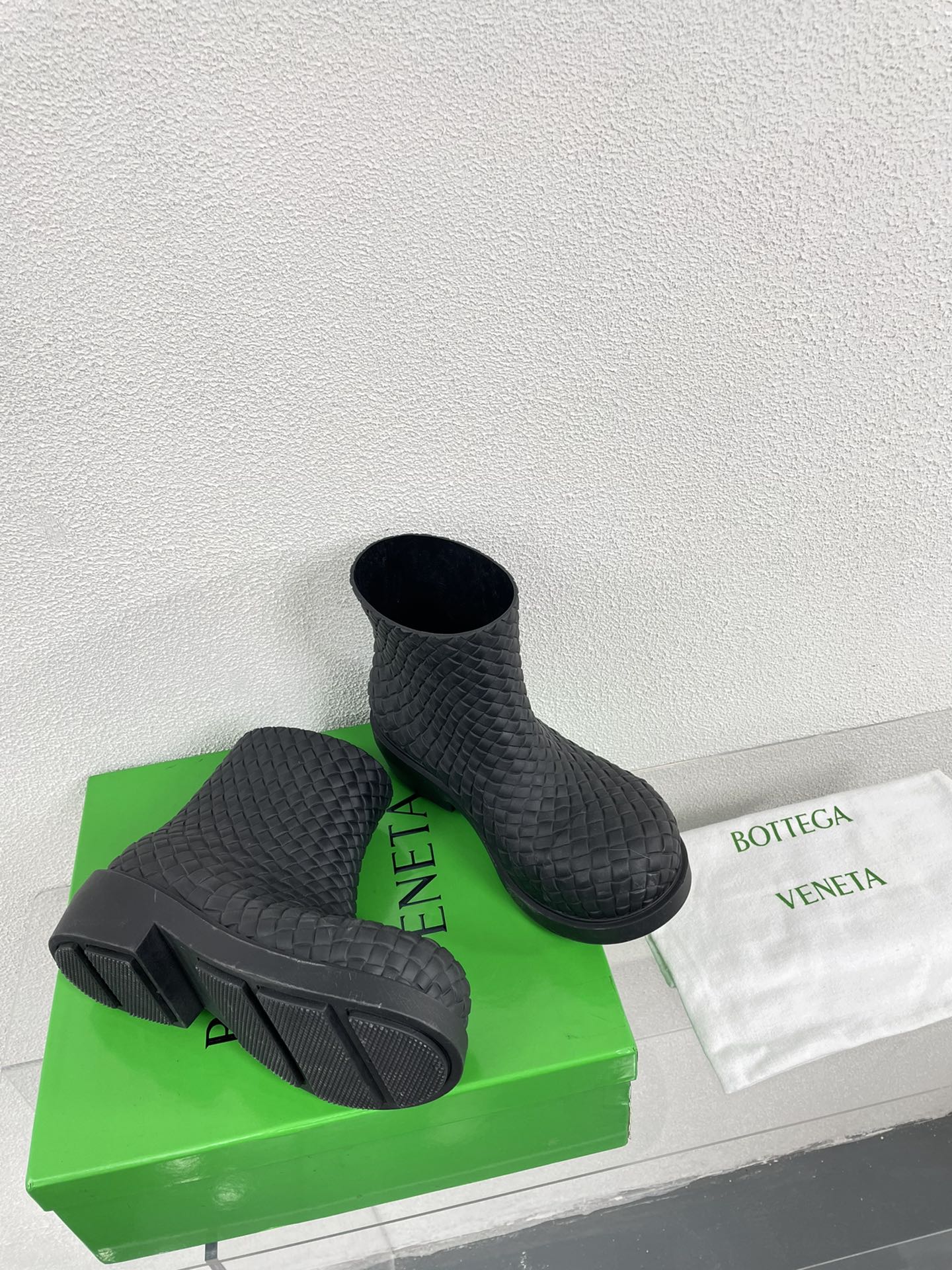BOTTEGA VENETA FIREMAN BOOTS IN BLACK RUBBER WITH ICONIC INTRECCIO MOTIF
