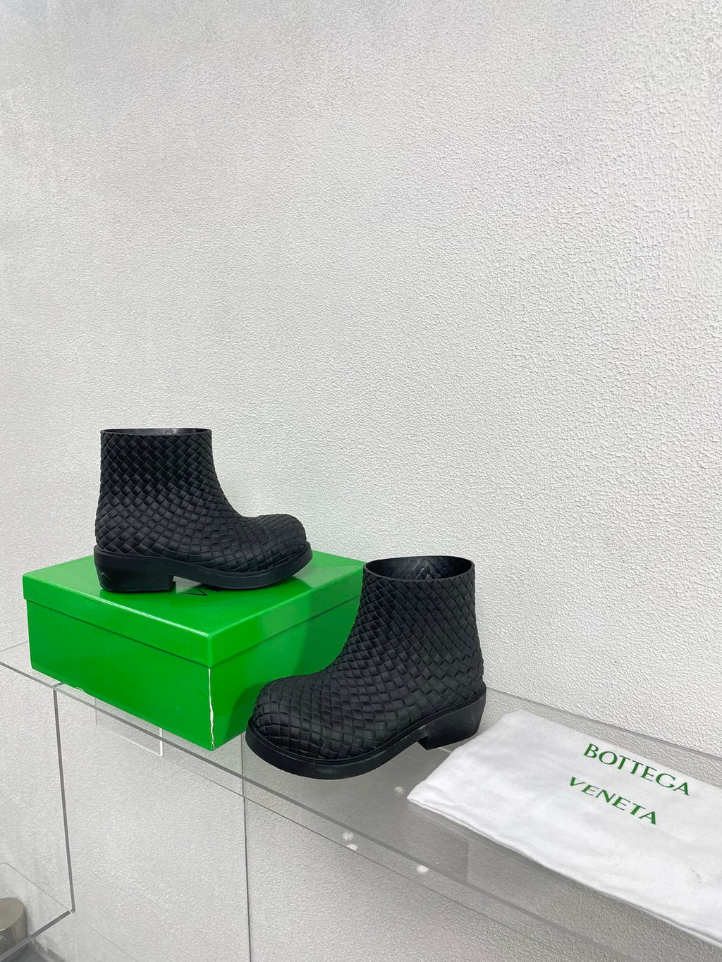 BOTTEGA VENETA FIREMAN BOOTS IN BLACK RUBBER WITH ICONIC INTRECCIO MOTIF