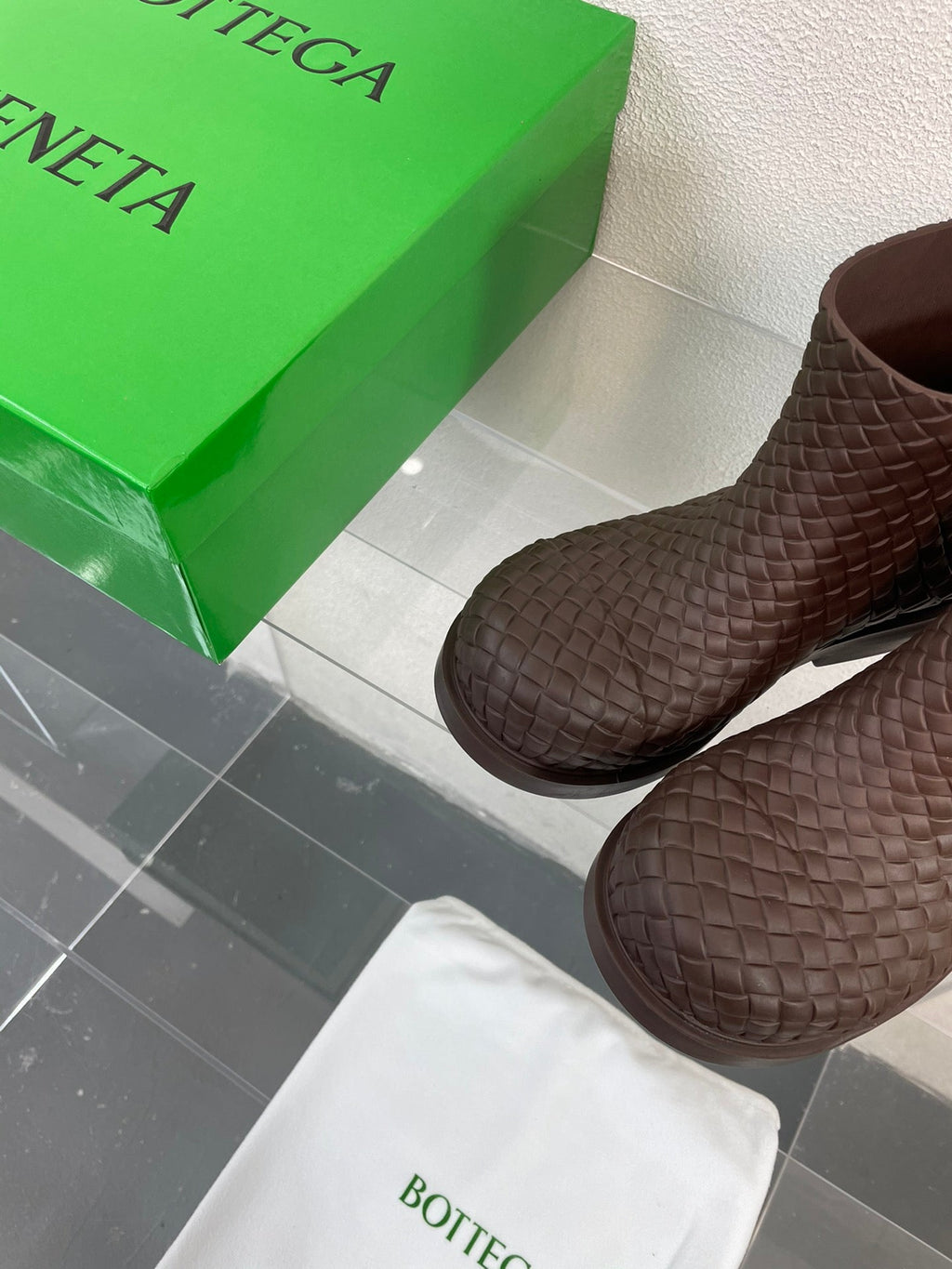BOTTEGA VENETA FIREMAN BOOTS IN CHOCOLATE BROWN RUBBER WITH ICONIC INTRECCIO MOTIF