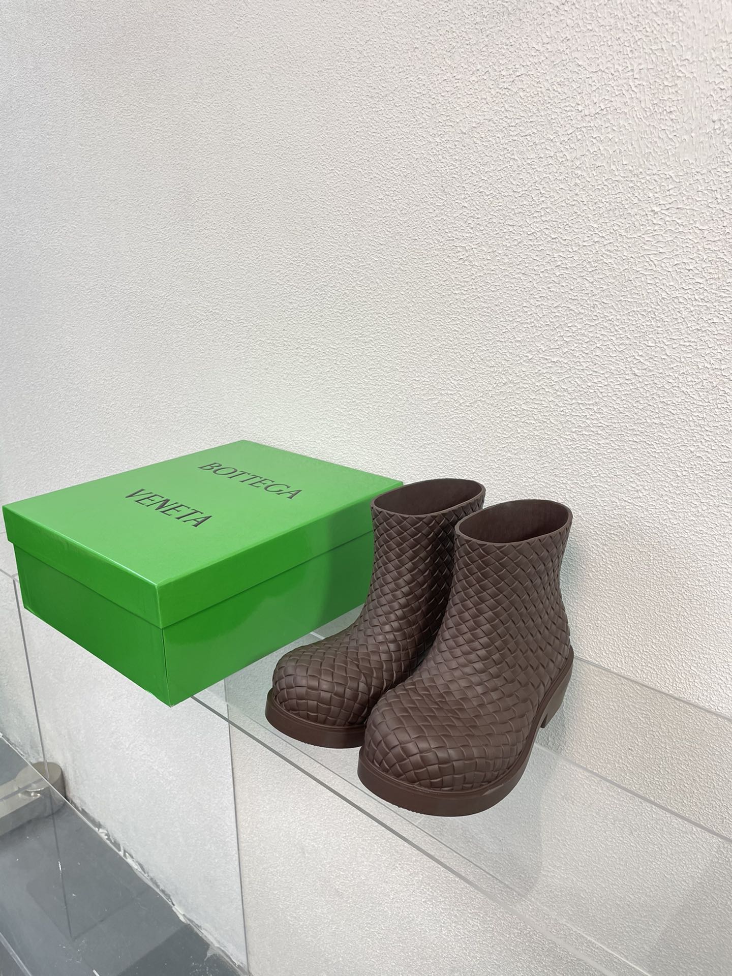 BOTTEGA VENETA FIREMAN BOOTS IN CHOCOLATE BROWN RUBBER WITH ICONIC INTRECCIO MOTIF