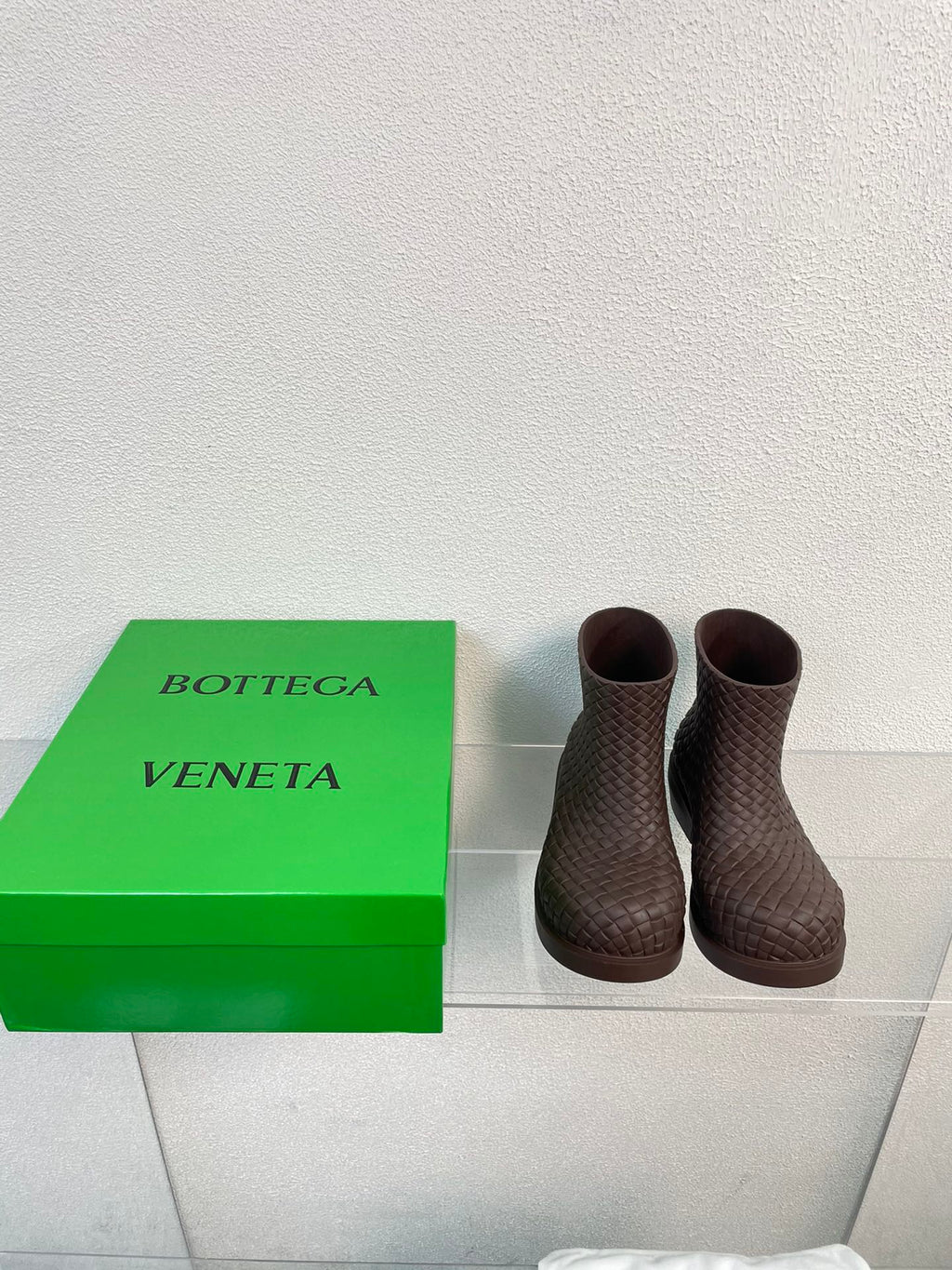 BOTTEGA VENETA FIREMAN BOOTS IN CHOCOLATE BROWN RUBBER WITH ICONIC INTRECCIO MOTIF