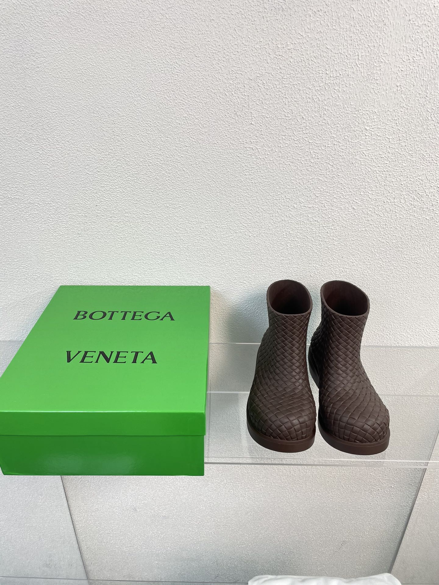 BOTTEGA VENETA FIREMAN BOOTS IN CHOCOLATE BROWN RUBBER WITH ICONIC INTRECCIO MOTIF