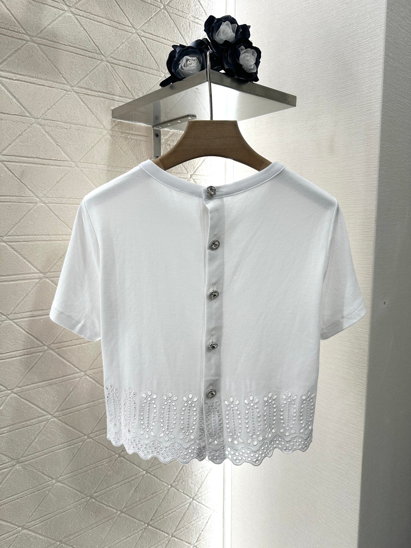 LOUIS VUITTON LV 25S EMBROIDERED CROP TEE IN COTTON 265558