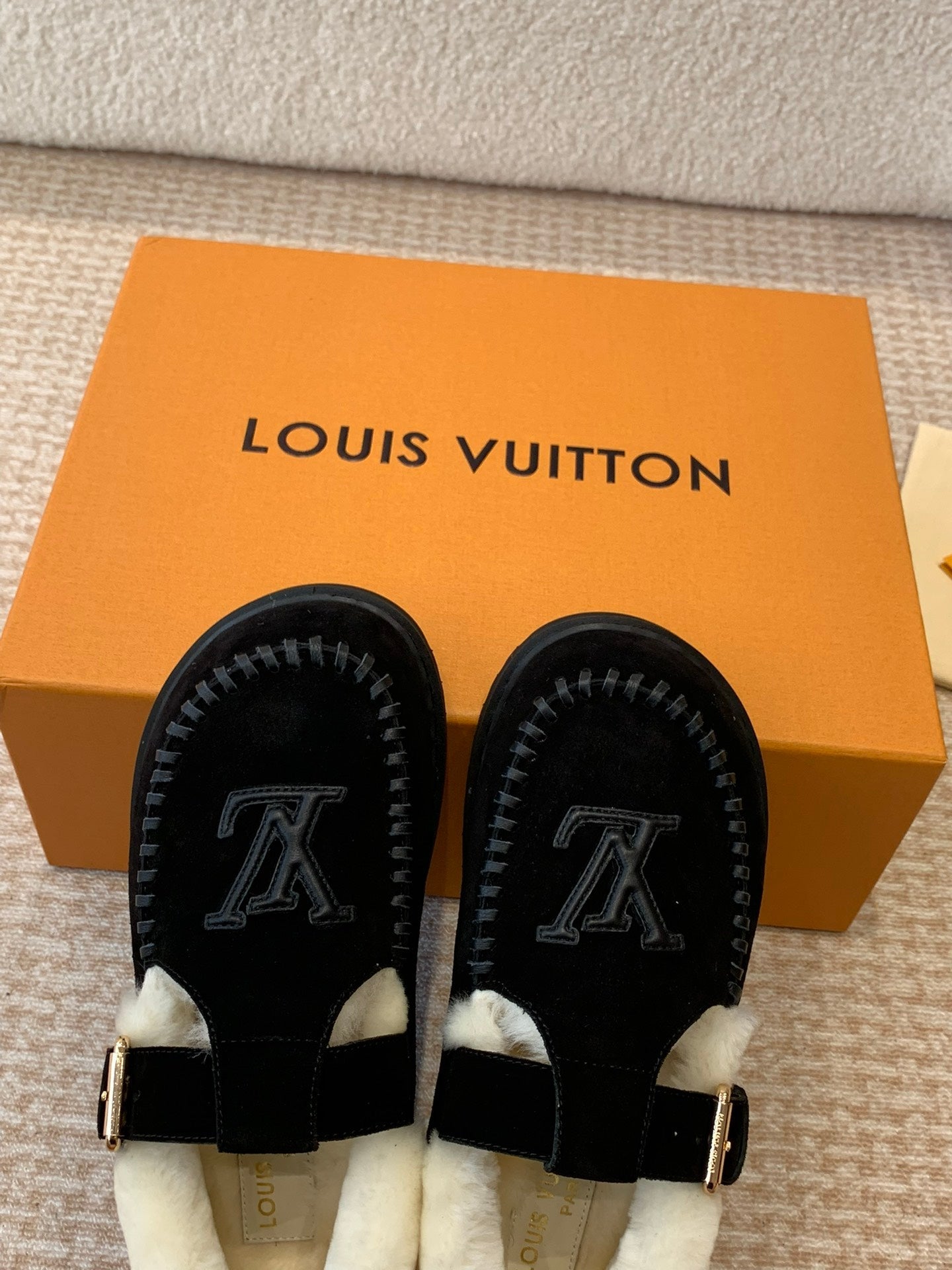 LOUIS VUITTON COLORADO COMFORT MARY JANE IN BLACK SUEDE AND SHEARLING LINING