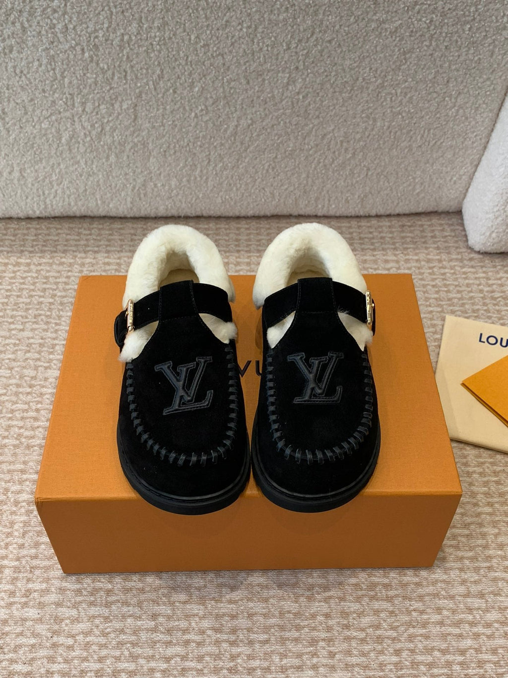 LOUIS VUITTON COLORADO COMFORT MARY JANE IN BLACK SUEDE AND SHEARLING LINING