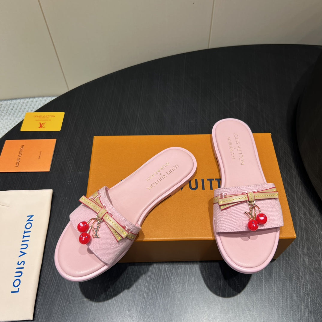 LOUIS VUITTON LV SLIDE SANDALS 25S IN BABY PINK DENIM AND CALFSKIN WITH CHERRY BLOSSOM BUCKLE
