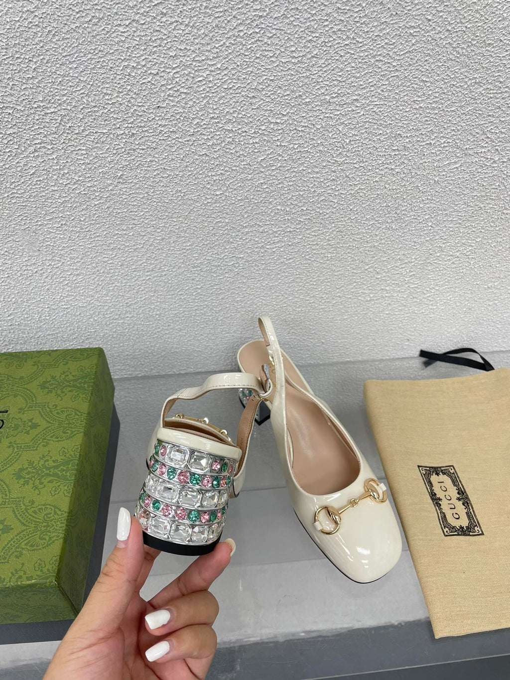 GUCCI WOMEN'S HORSEBIT SLINGBACK IN WHITE CALFSKIN WITH RHINSTONES
