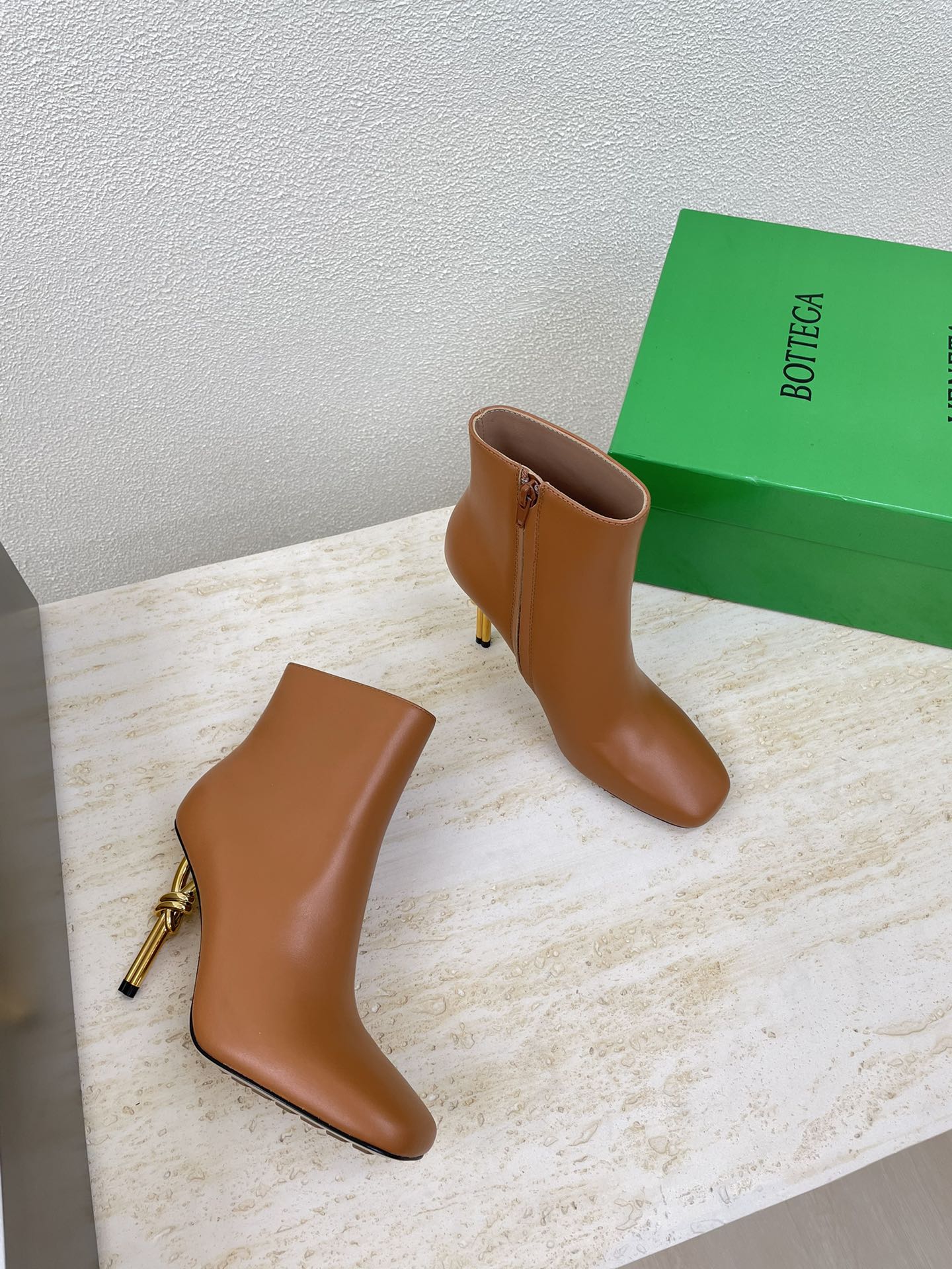 BOTTEGA VENETA KNOT ANKLE BOOT IN BRONZE BROWN CALFSKIN WITH GOLD METAL HEEL 9 CM