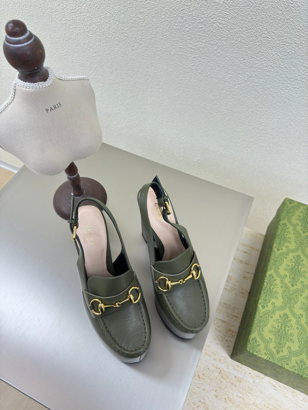 GUCCI WOMEN'S HORSEBIT PLATFORM LOAFER SLINGBACK IN UNIFORM GREEN EMBOSSED CALFSKIN