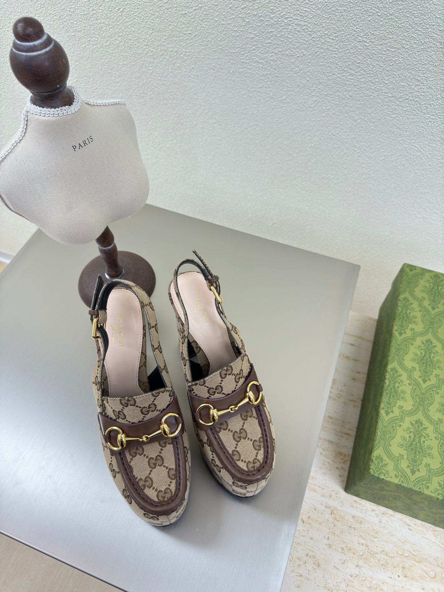 GUCCI WOMEN'S HORSEBIT PLATFORM LOAFER SLINGBACK IN TAN BEIGE CANVAS