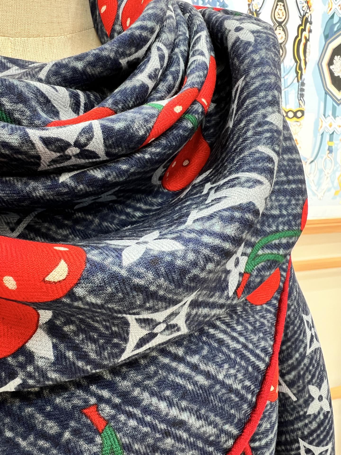 LOUIS VUITTON LV SCARF 135 CM IN WOOL MIX SILK 735872
