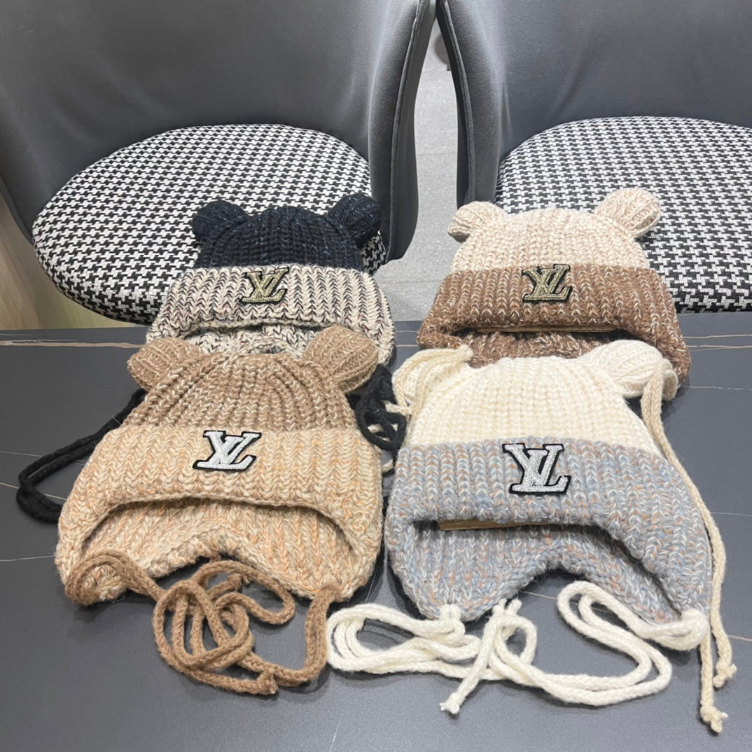 LOUIS VUITTON KNITTED BEANIE HAT WITH CUTE EARS IN WHITE MIX GRAY WOOL 403484