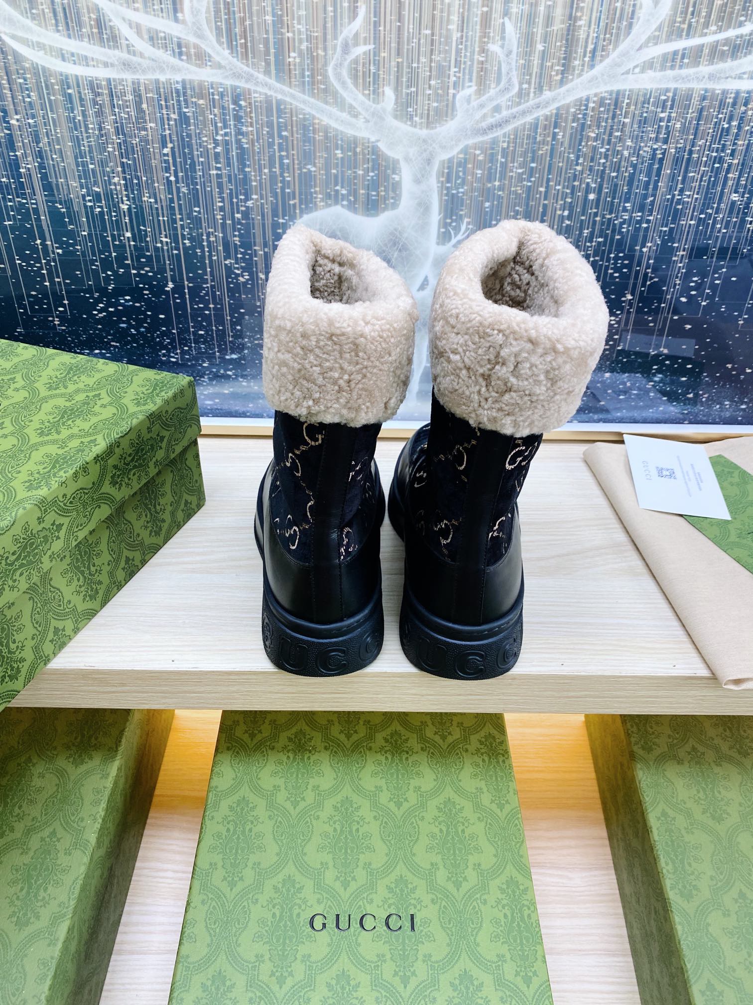 GUCCI HORSEBIT ANKLE BOOTS WITH MERINO TRIM IN BLACK VELVET AND CALFSKIN