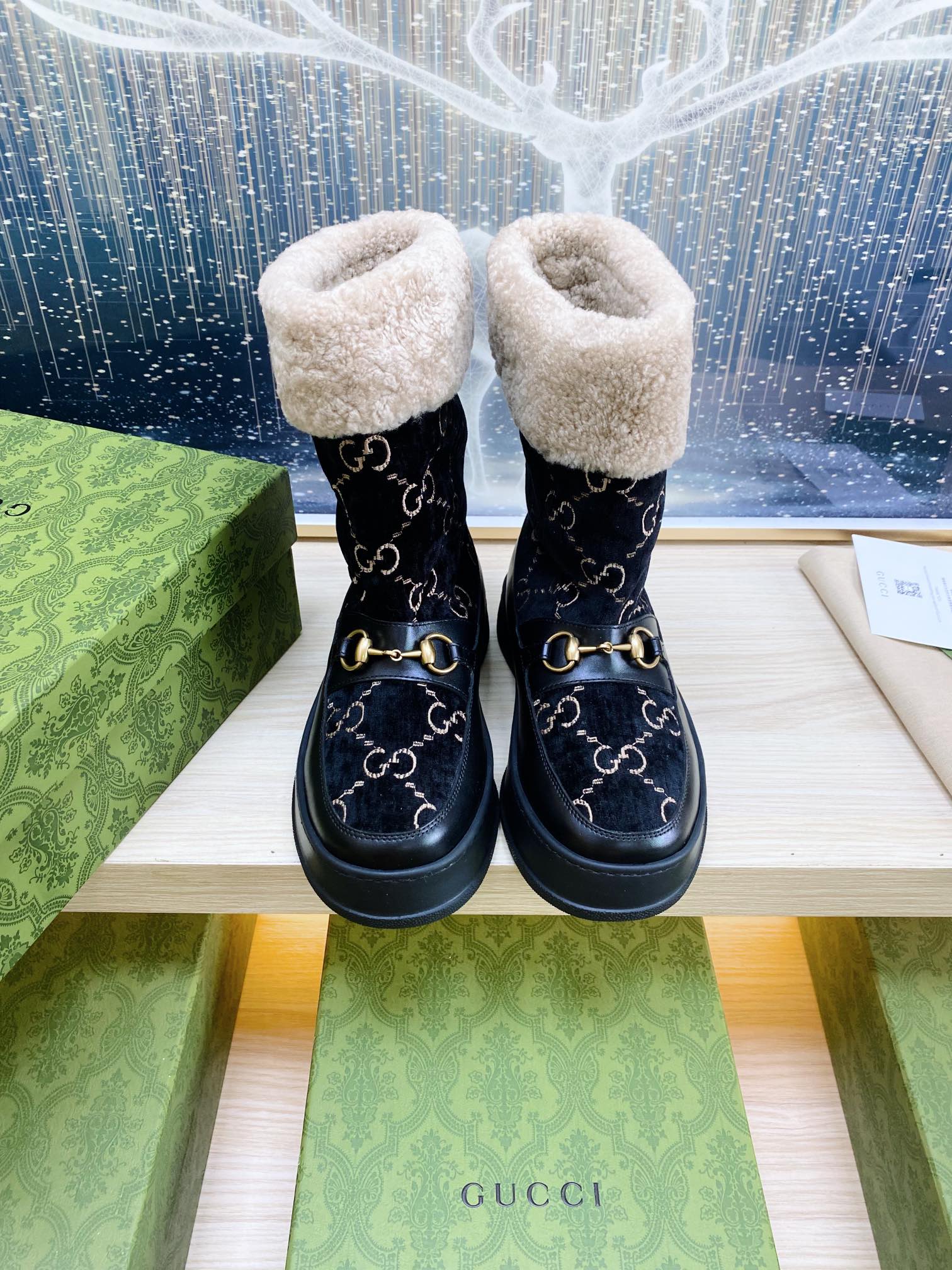 GUCCI HORSEBIT ANKLE BOOTS WITH MERINO TRIM IN BLACK VELVET AND CALFSKIN