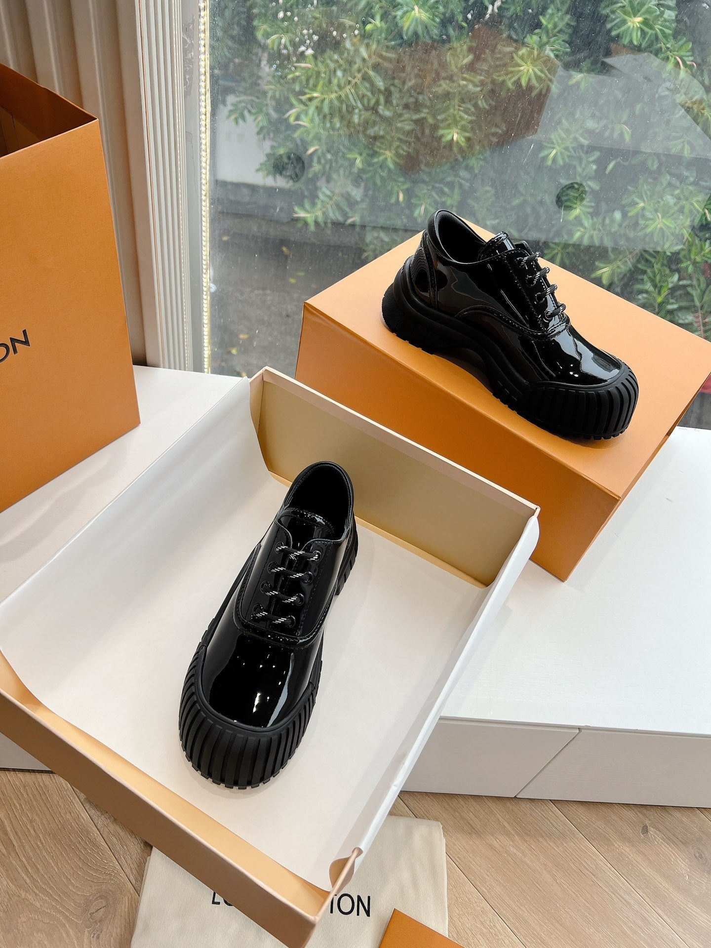 LOUIS VUITTON LV ARCHLIGHT SKATE SNEAKER IN BLACK GLOSSY CALFSKIN