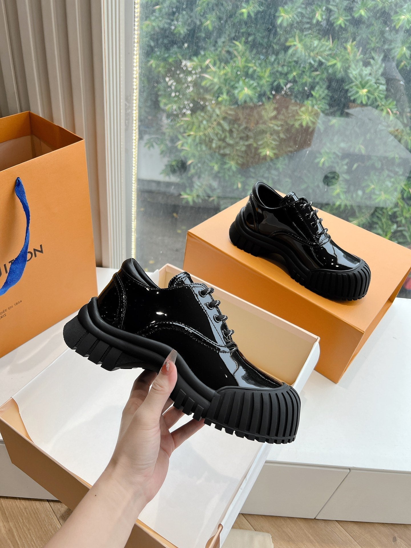 LOUIS VUITTON LV ARCHLIGHT SKATE SNEAKER IN BLACK GLOSSY CALFSKIN