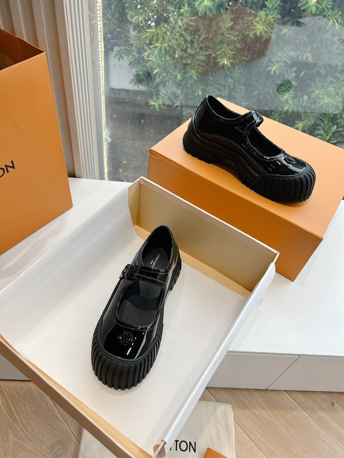 LOUIS VUITTON RUBY FLAT MARY JANE IN BLACK PATENT CALFSKIN