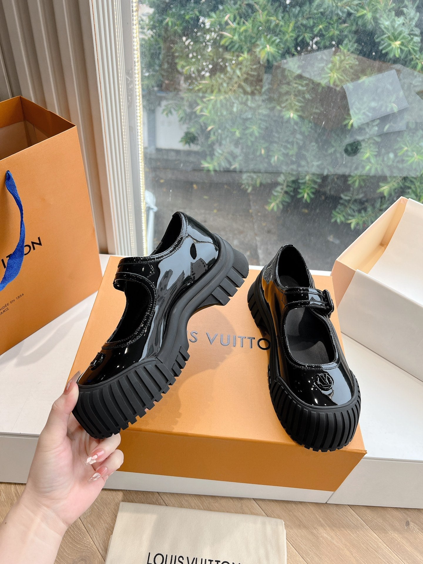 LOUIS VUITTON RUBY FLAT MARY JANE IN BLACK PATENT CALFSKIN
