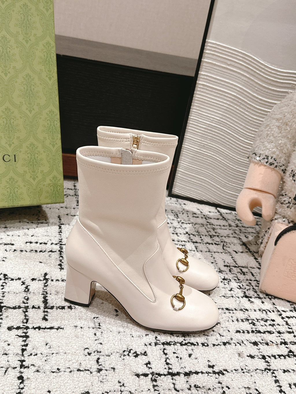 GUCCI HORSEBIT ANKLE BOOTS 6.5CM IN WHITE SHEEPSKIN
