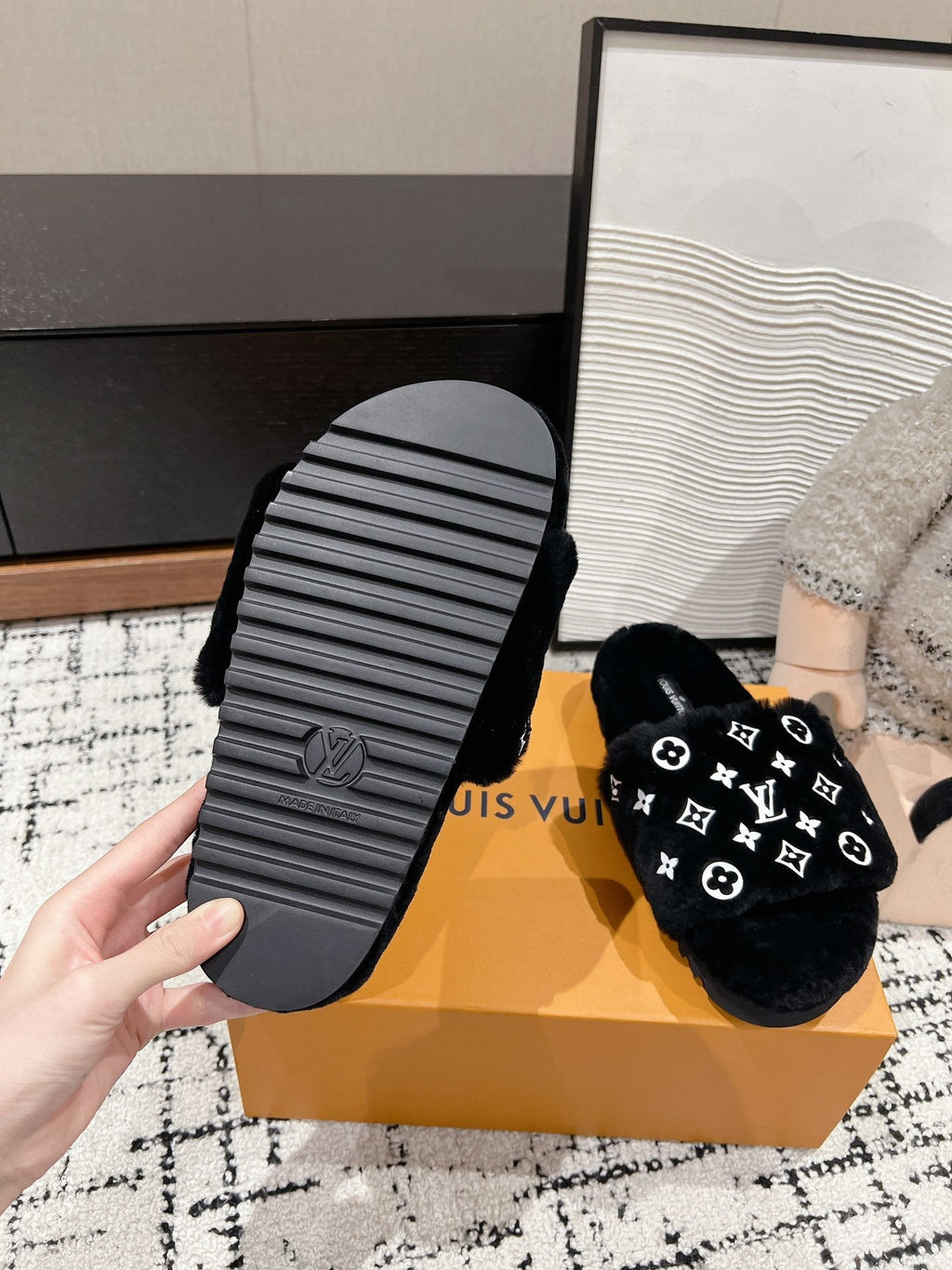 LOUIS VUITTON SLIPPER IN BLACK WOOL WITH WHITE LOGO