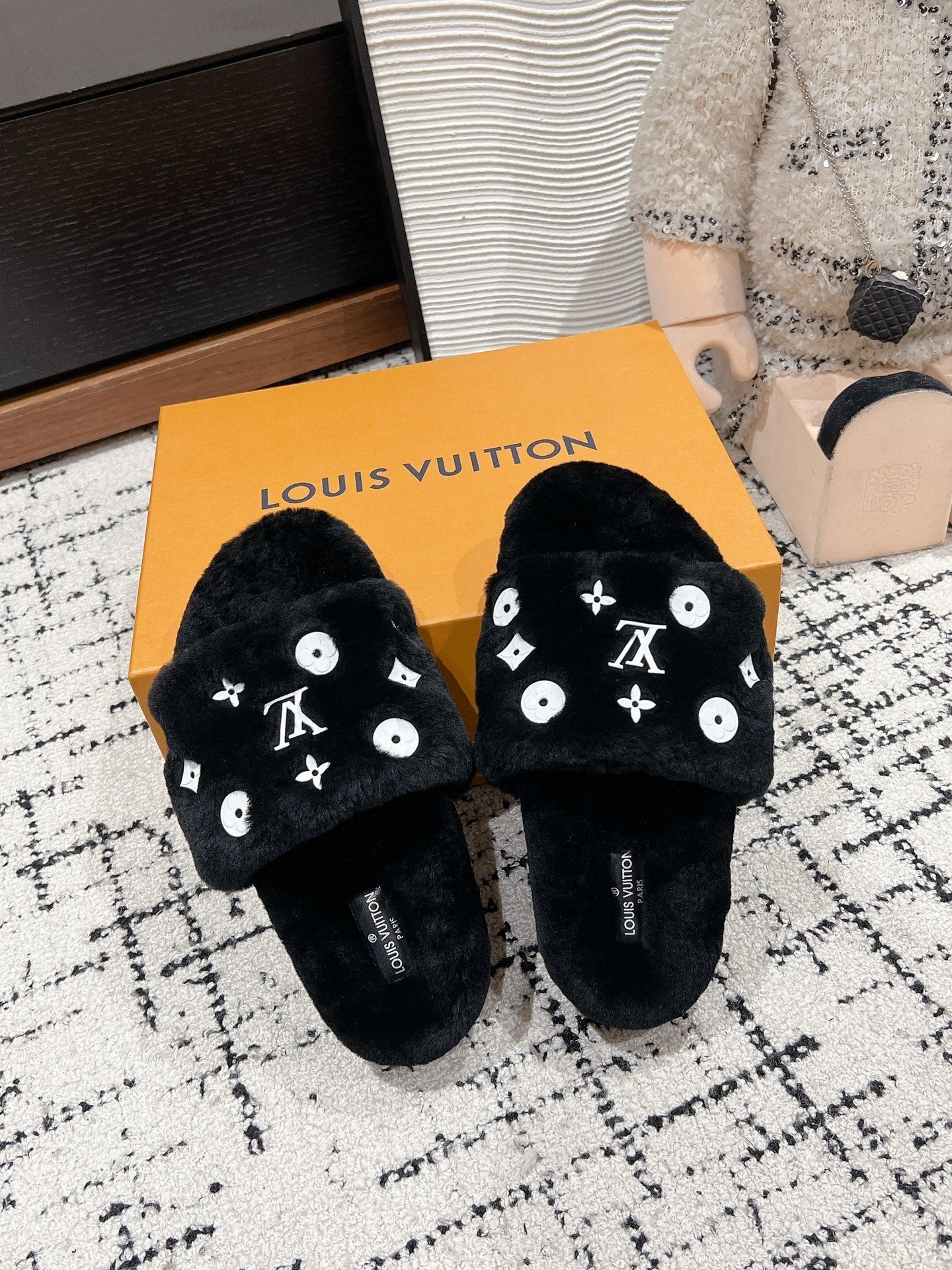 LOUIS VUITTON SLIPPER IN BLACK WOOL